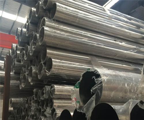 904L不銹鋼管陰極與陽極面積比，陰極面積控制在陽極面積的1/2.在此情況下，可以防止價格的增長，過多的價格在陽極表面被氧化成價格
